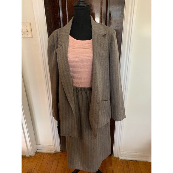 New Attitude Tweed Skirt Blazer 2 Pc Suit Gray w Pink Pinstripes Sz 30 In Waist - Picture 3 of 8